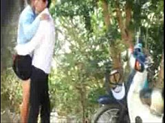 คลิปหลุดทางบ้าน แอบถ่ายหนุ่มสาวขี้เงี่ยนจอดรถเย็ดกันริมทาง ยืนถกกระโปงกระเด้าเย็ดสดกันมันเ ขี้เงี่ยน คลิปหลุด จับเย็ด