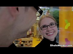 xxx ควยใหญ่ หีฟิต เย็ดน้องแว่น