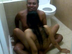 ใจกว้างสุดๆ ผัวยืนถ่ายคลิปให้เมียเย็ดกับน้าเขย พาไปเย็ดในห้องน้ำเย็ดหีหลานหีฟิตชอบใจยิ้มหว คลิปโป๊ ควยใหญ่ สวิงกิ้ง